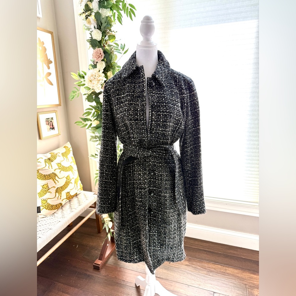 ⚜️ 3/$25 ⚜️ Vintage Gap Black and White Tweed Coat, size M.
